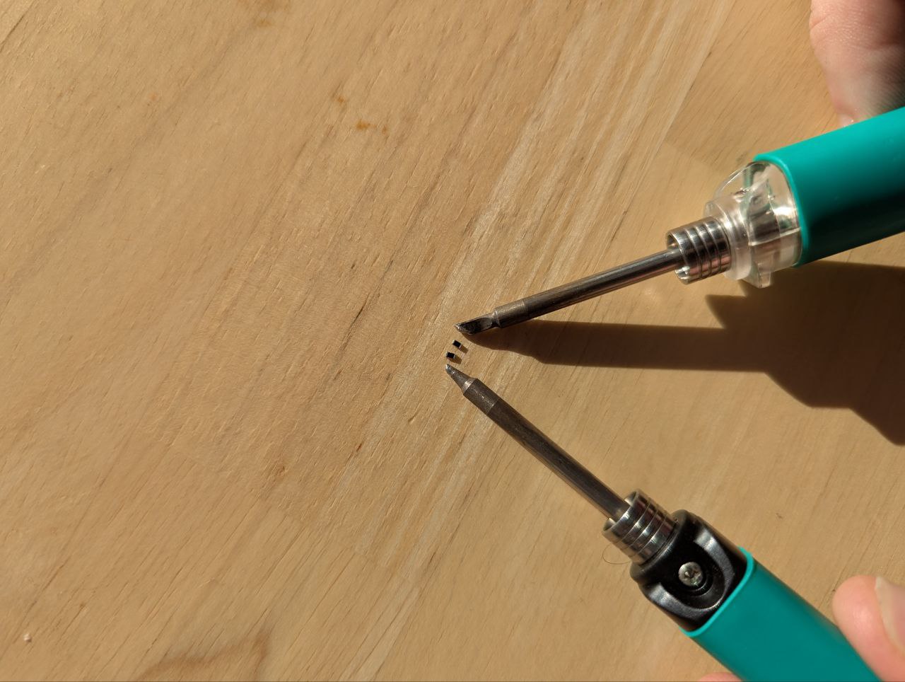 Image of tip with SMD components for scale